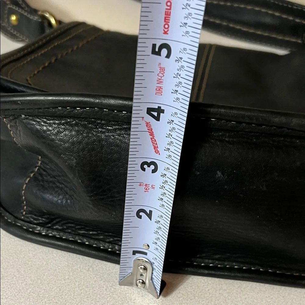 Fossil shoulder Bag with Contrast Stitching
